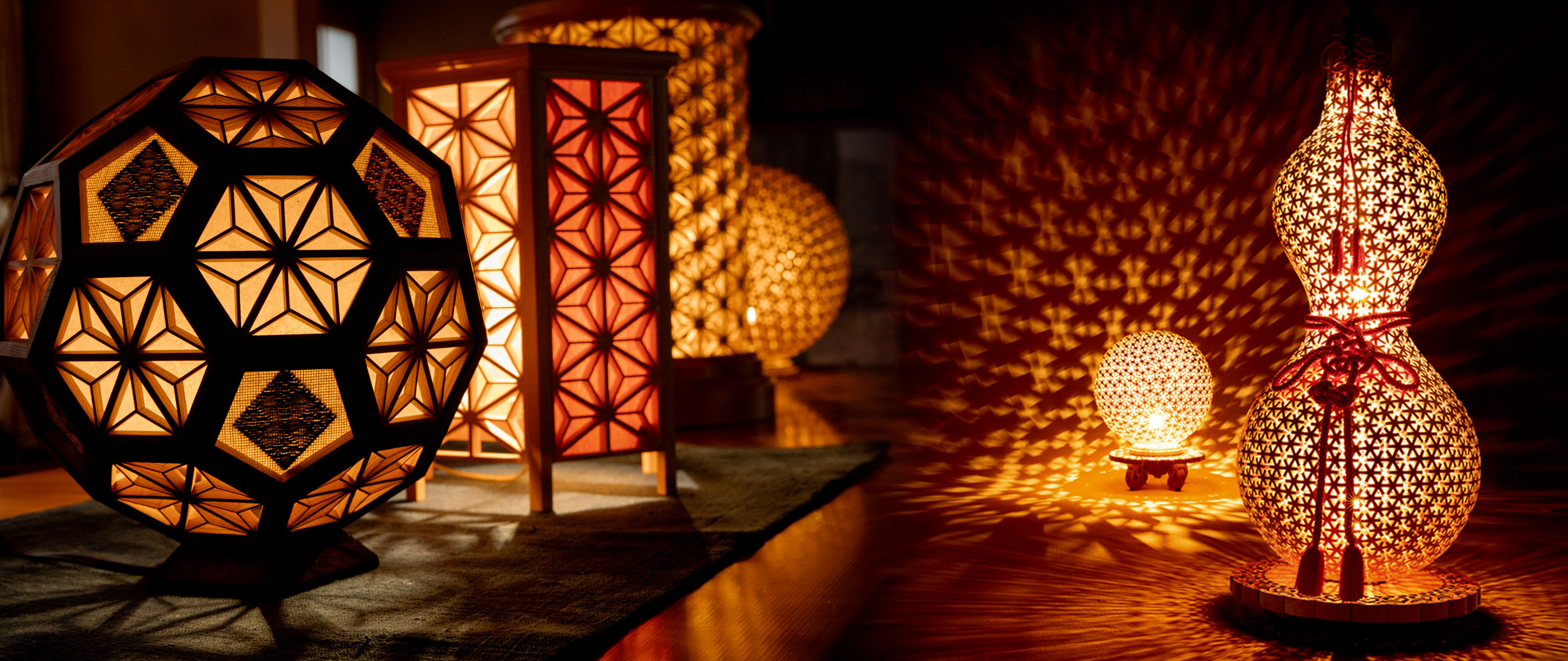 津軽傳統組子館の展示作品と館内1